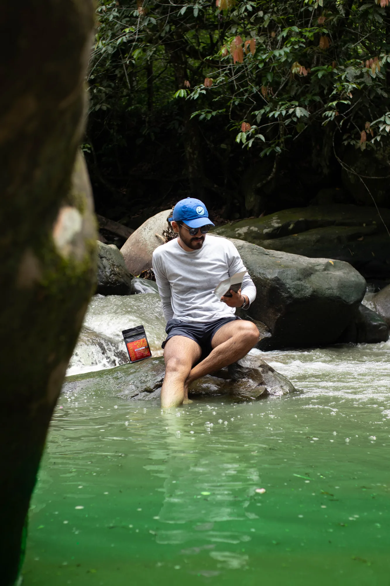 Probando el café en el río de Jepelacio